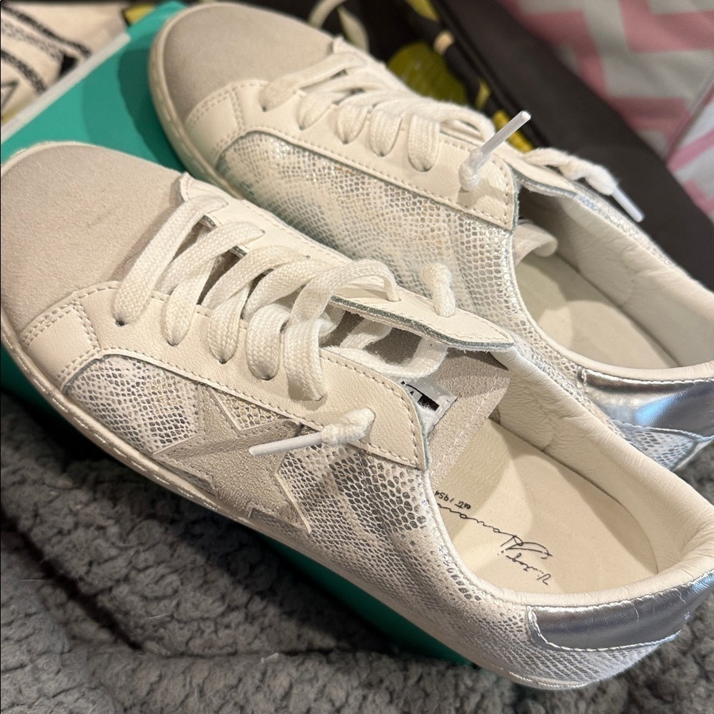 Silver and White Women's Sneaker Vintage Havana 7.5 tennis shoes designer silver - Picture 3 of 8
